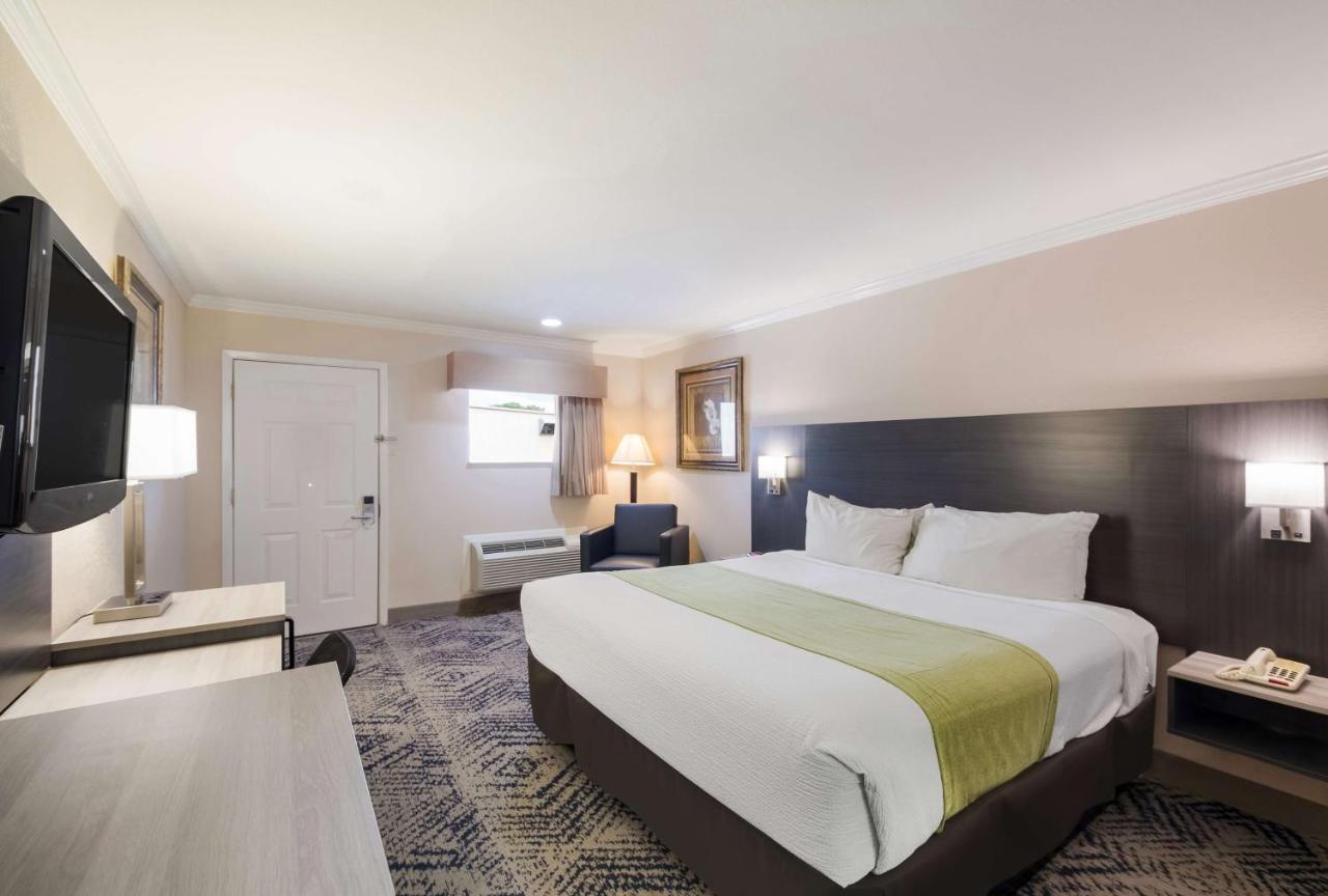 Surestay Hotel By Best Western Rockdale Bagian luar foto