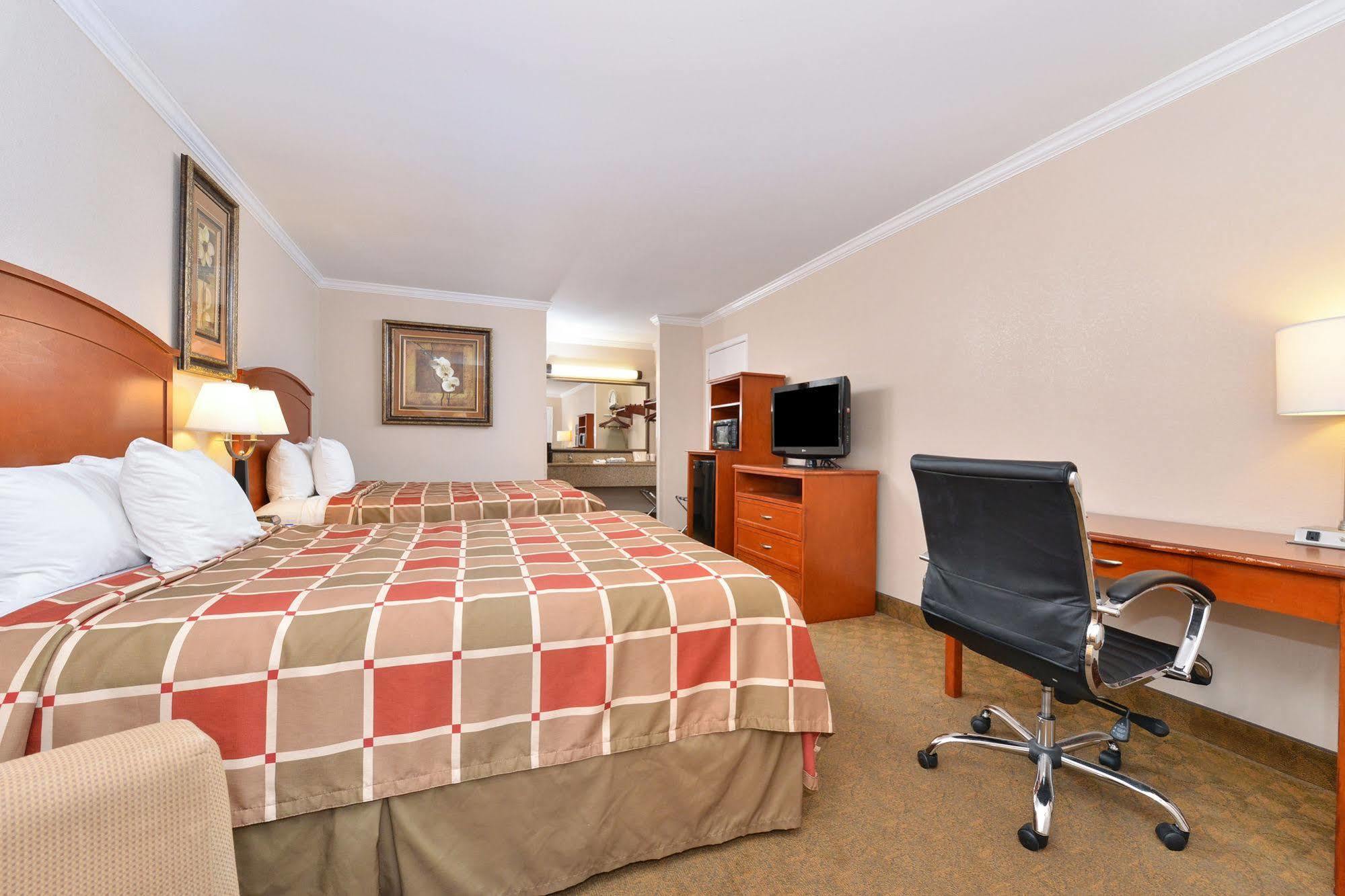 Surestay Hotel By Best Western Rockdale Bagian luar foto