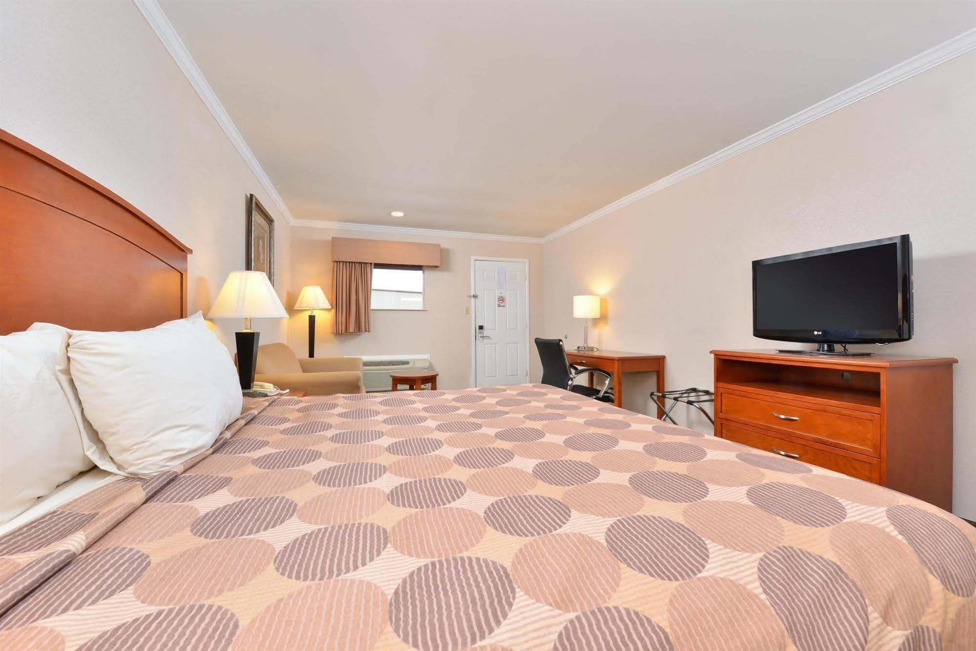 Surestay Hotel By Best Western Rockdale Bagian luar foto
